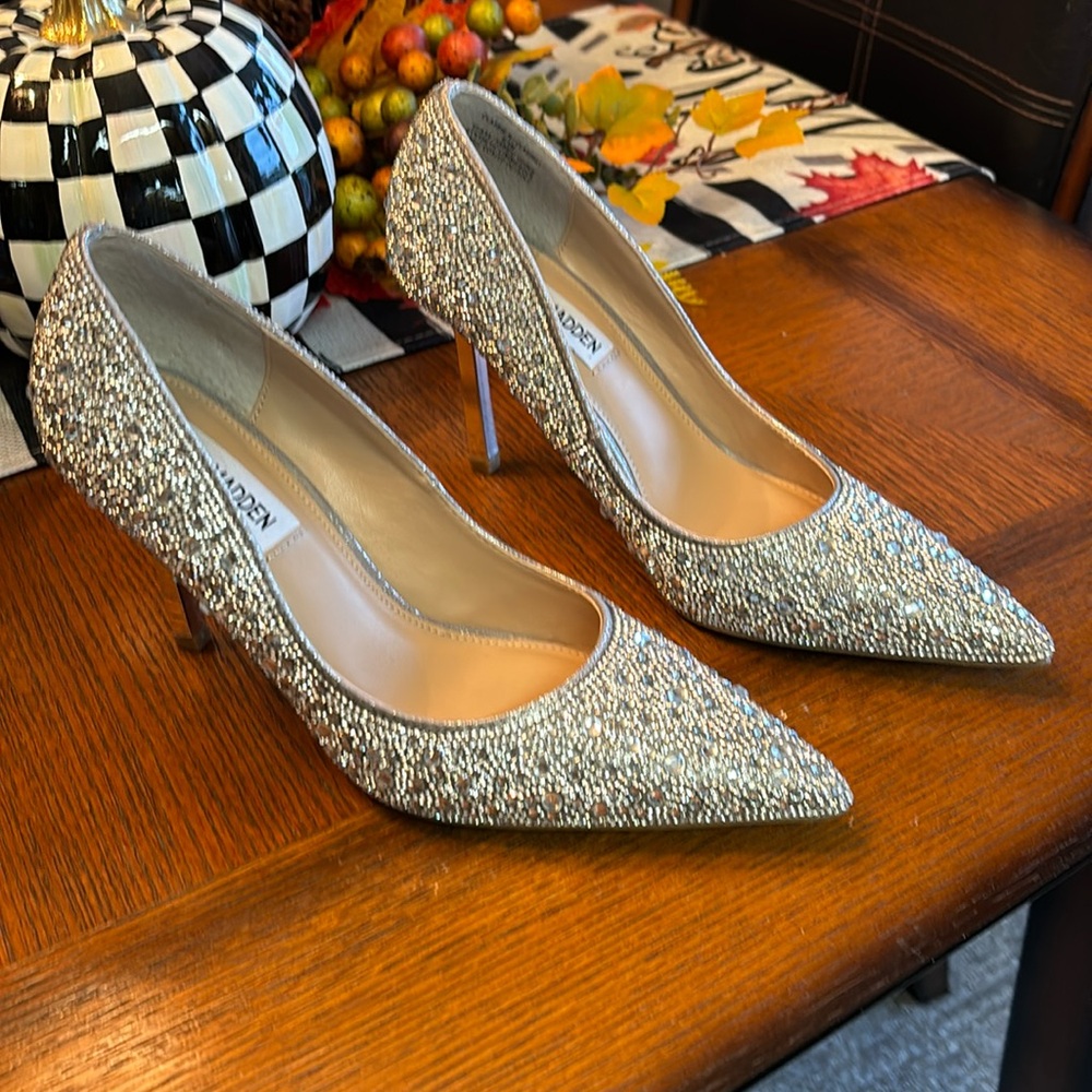 Steve Madden Silver Sparkle Pumps
